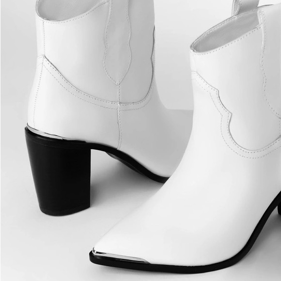 Steve Madden Zora White Leather Pointed Toe Ankle Boots Cowboy Western - Picture 2 of 10